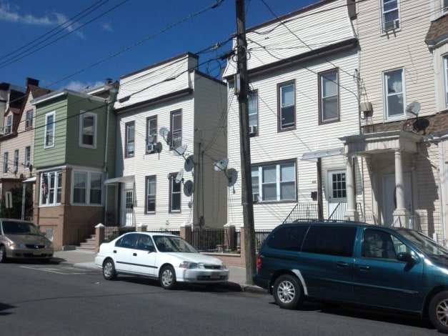 606-608 10th St in Union City, NJ - Foto de edificio - Building Photo