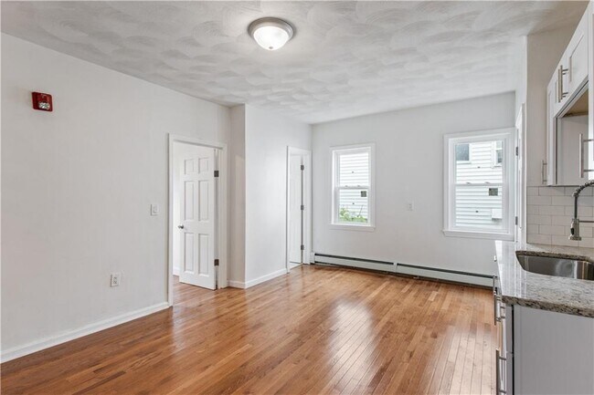 418-418 Admiral St in Providence, RI - Building Photo - Building Photo