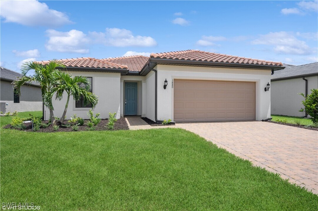 1880 Terreno Blvd in Naples, FL - Building Photo