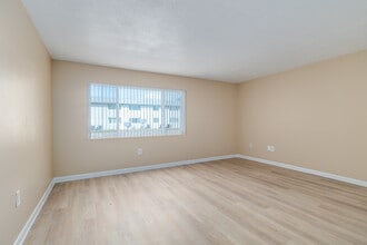 Palm Villas in Ft. Myers, FL - Foto de edificio - Interior Photo