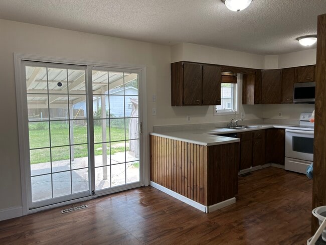 property at 103 W Paul St