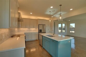 300 Red Bird Ln in Granbury, TX - Building Photo - Building Photo