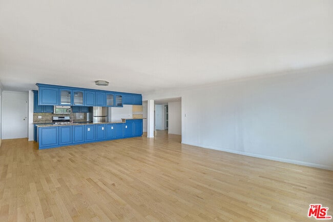 property at 440 S Roxbury Dr