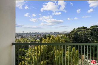 8550 Holloway Dr in West Hollywood, CA - Building Photo - Building Photo