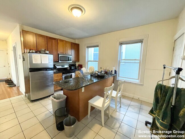 17 Sachem St, Unit 2