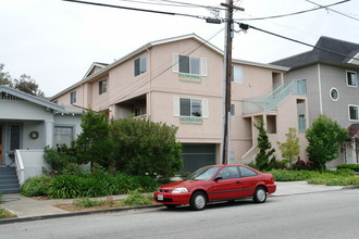 744 Walnut St in San Carlos, CA - Building Photo - Building Photo