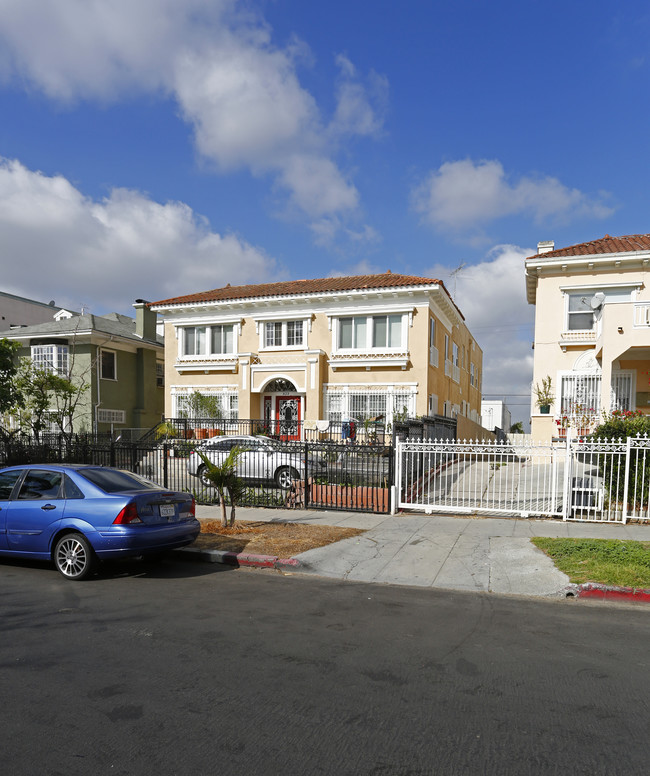 823 S Mariposa Ave in Los Angeles, CA - Building Photo - Building Photo