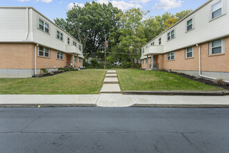 Maple Manor Apartments in Independence, MO - Building Photo - Building Photo