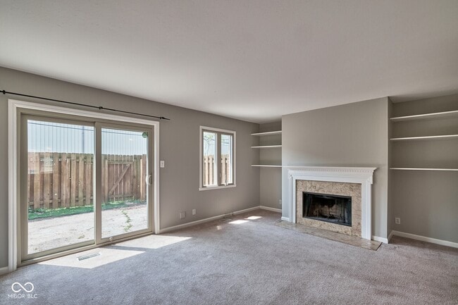 8502 Canterbury Square W in Indianapolis, IN - Building Photo - Building Photo