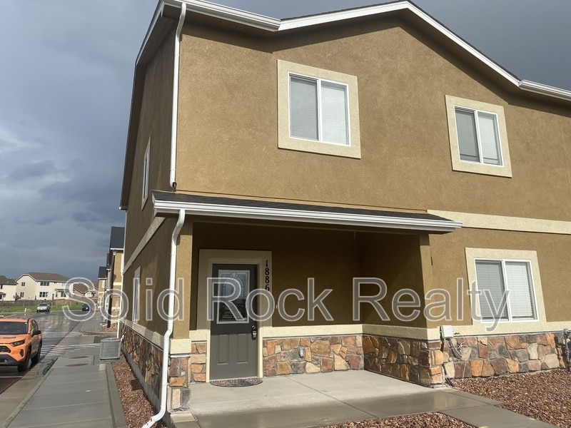 1886 Sandtoft Hts in Colorado Springs, CO - Foto de edificio