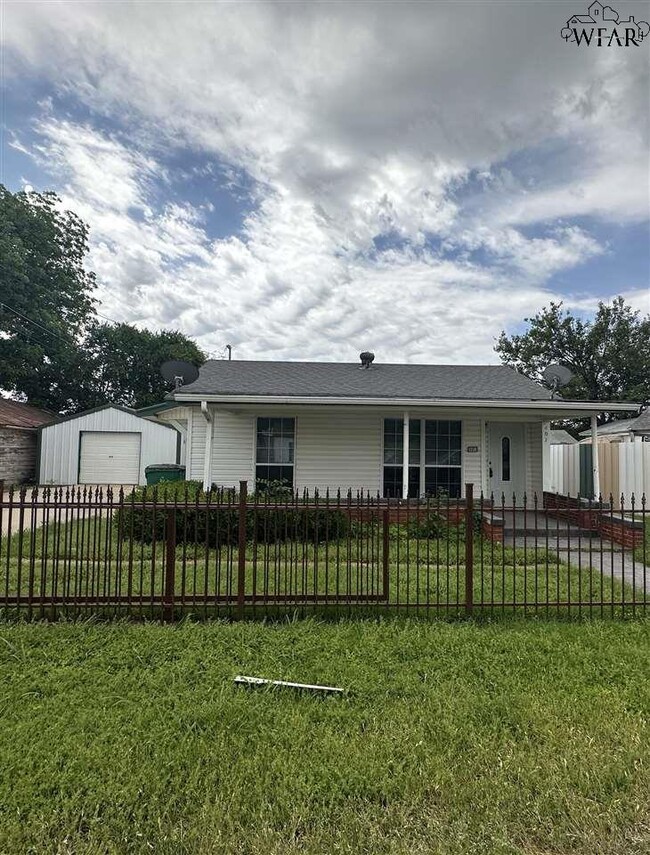 property at 407 E Gilbert St