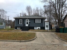 1718 E Avenue B in Bismarck, ND - Building Photo