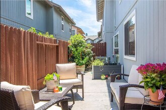 35 Patricia Way in Roseville, CA - Foto de edificio - Building Photo