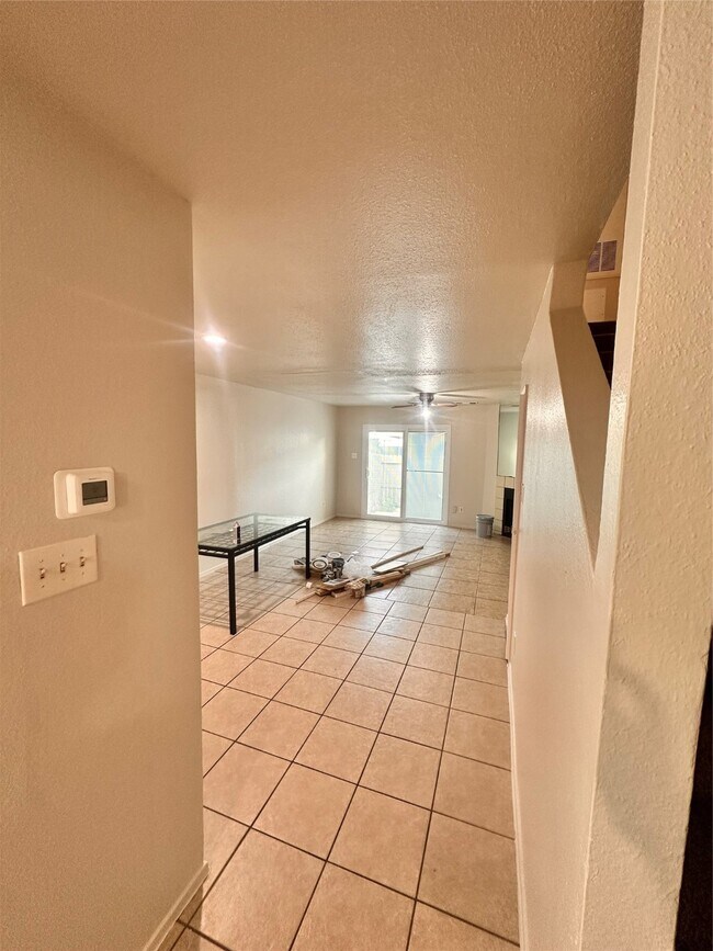 8714 Victorian Village Dr in Houston, TX - Building Photo - Building Photo