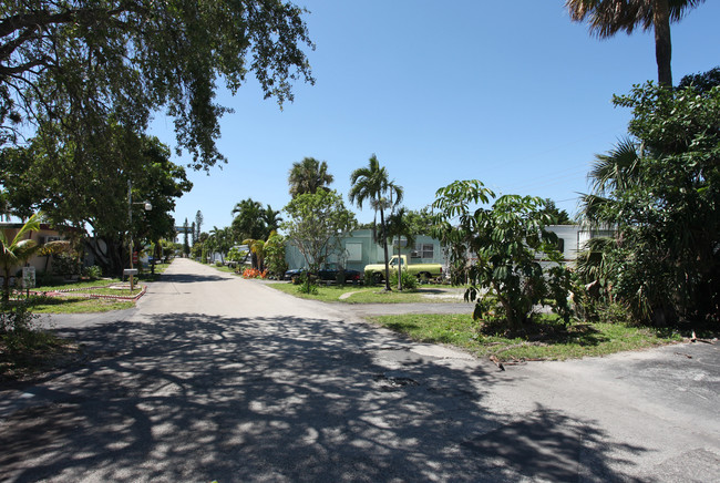 Holland Mobile Home Park in Fort Lauderdale, FL - Building Photo - Building Photo