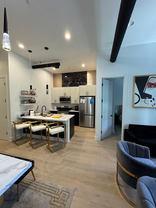 77 W Chestnut St in Chicago, IL - Building Photo - Building Photo