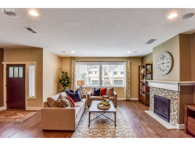 3769 SE McKenzie Ave in Hillsboro, OR - Foto de edificio - Building Photo