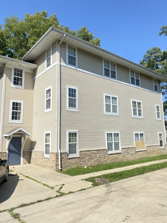 606 1/2 W Elm St, Unit 1 in Urbana, IL - Foto de edificio