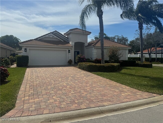 1595 Whispering Oaks Cir