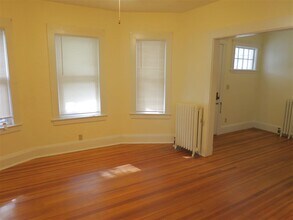 5 Freeman St, Unit 2 in Arlington, MA - Foto de edificio - Building Photo