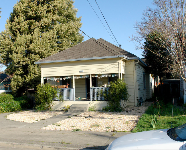 127-129 133 10th St in Santa Rosa, CA - Building Photo - Building Photo