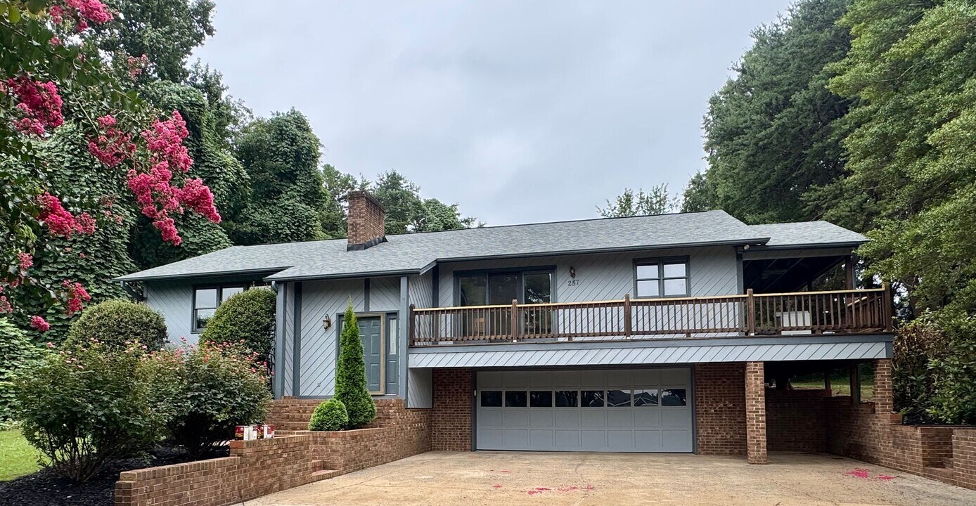 257 Ponderosa Cir in Mooresville, NC - Building Photo
