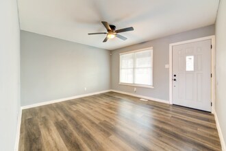 10411 Royal Dr in St. Louis, MO - Building Photo - Building Photo