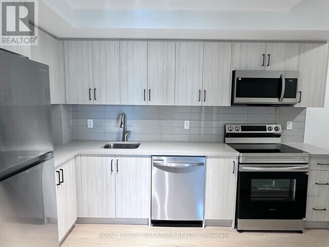 3429 Sheppard Ave E in Toronto, ON - Building Photo - Building Photo