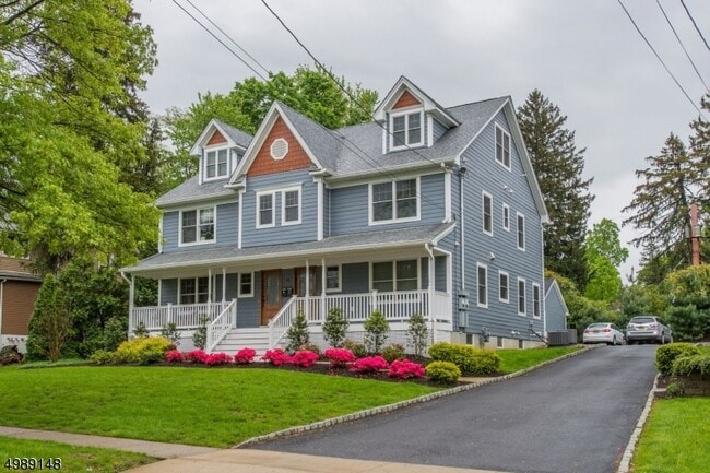 property at 64 Kent Pl Blvd