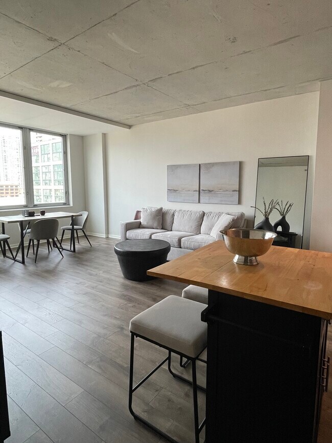 659 W Randolph St, Unit #903 in Chicago, IL - Building Photo - Building Photo