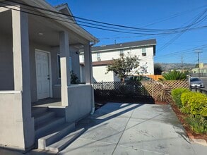 247 W Sepulveda St in San Pedro, CA - Building Photo - Building Photo