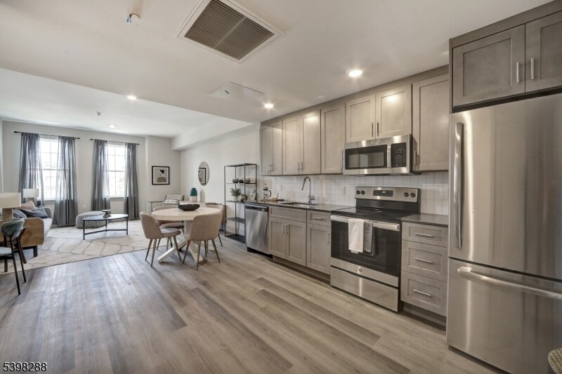 548 Franklin Ave in Belleville, NJ - Building Photo