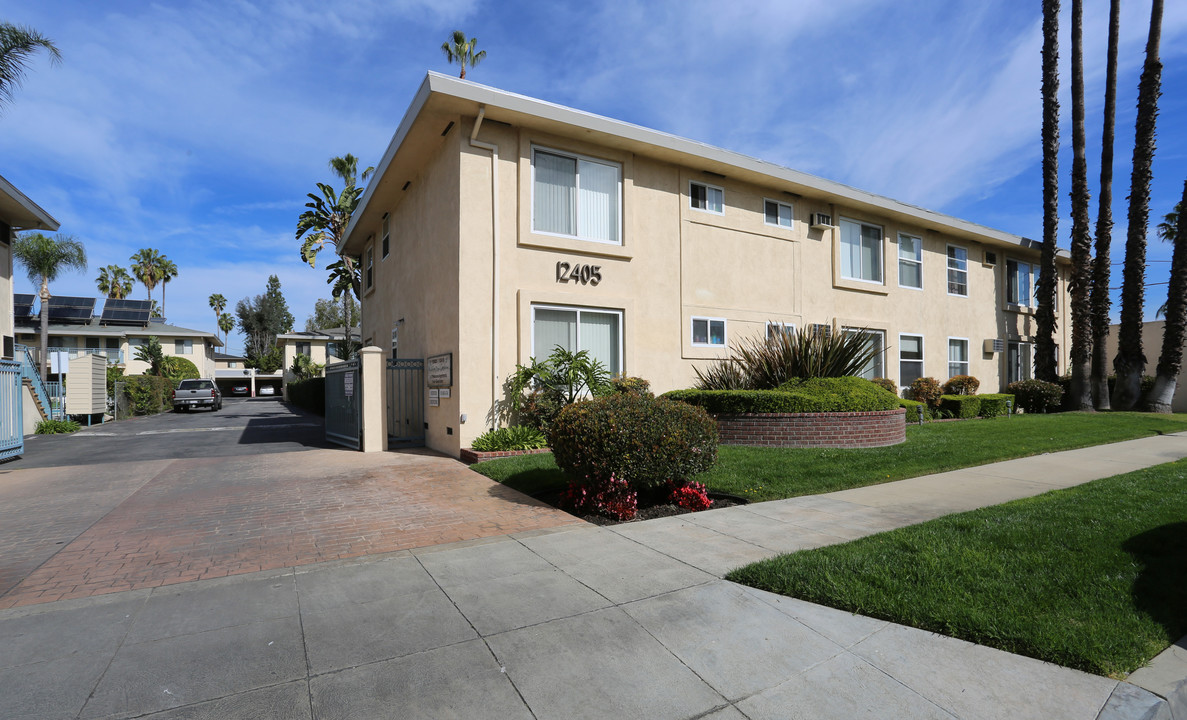 Weddington Apartments in Valley Village, CA - Building Photo