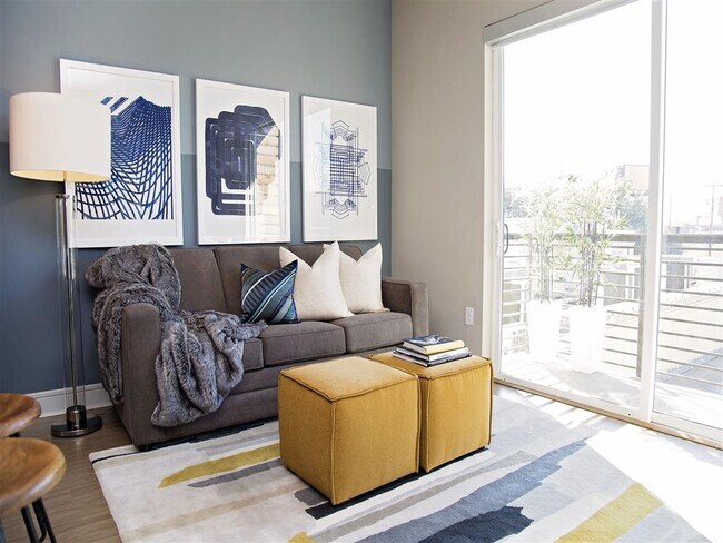 806 Jackson Hill St in Houston, TX - Foto de edificio - Building Photo