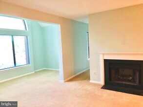 2804 Lee Oaks Pl in Falls Church, VA - Building Photo - Building Photo