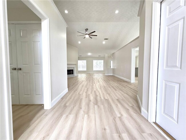 74 Morning Glen Ct in Suwanee, GA - Building Photo - Building Photo