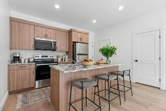 35 N Gateway Dr in Providence, UT - Building Photo - Building Photo