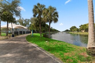 16450 Miami Dr in North Miami Beach, FL - Building Photo - Building Photo