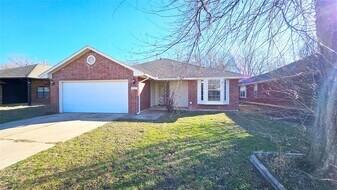 2137 Harbor Dr in Norman, OK - Building Photo