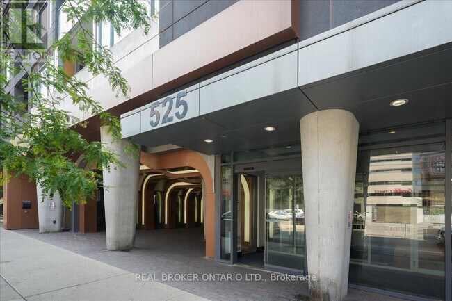 525 Adelaide St W in Toronto, ON - Building Photo - Building Photo