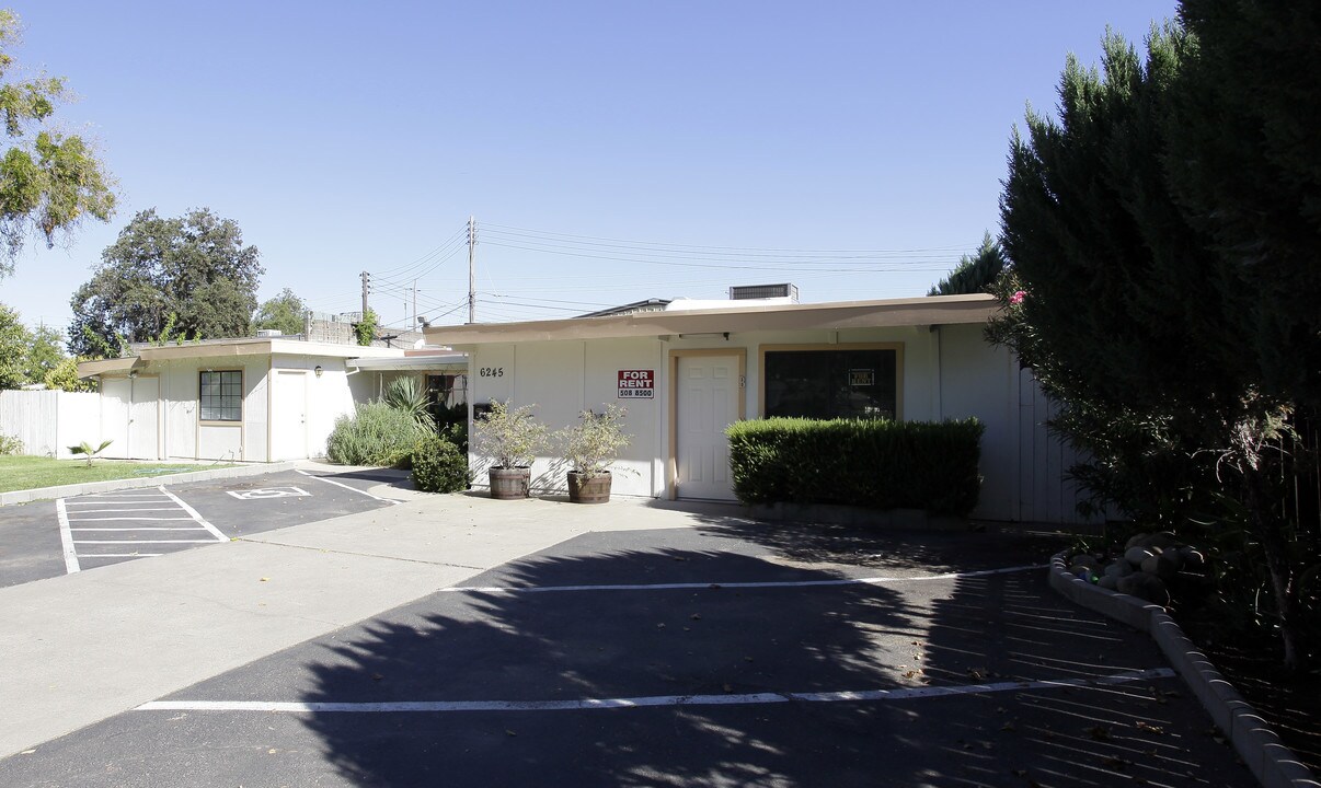 Residential Duplex in Carmichael in Carmichael, CA - Foto de edificio