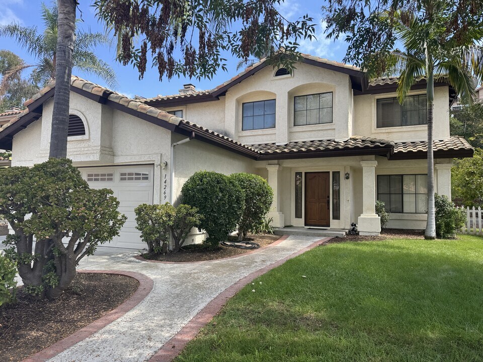 14269 Dalhousie Rd in San Diego, CA - Building Photo