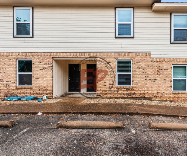 property at 609 S 5th St
