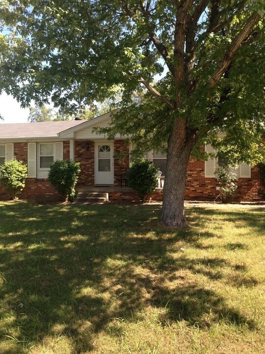 515 Terry Ln in Lebanon, TN - Building Photo