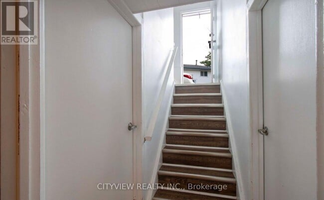 8 Joncaire Pl in Hamilton, ON - Building Photo - Building Photo