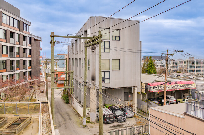 Granite Block in Vancouver, BC - Building Photo - Building Photo