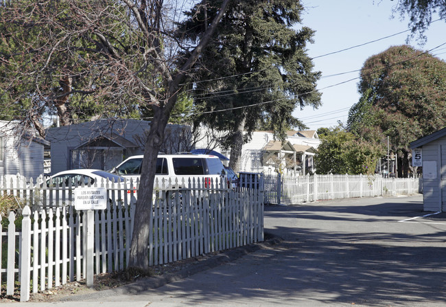 18634-18654 Meekland Ave in Hayward, CA - Building Photo - Building Photo