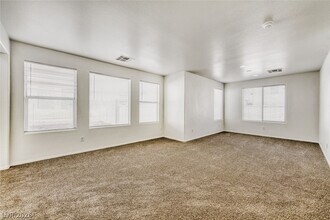 2562 Begonia Valley Ave in Henderson, NV - Building Photo - Building Photo