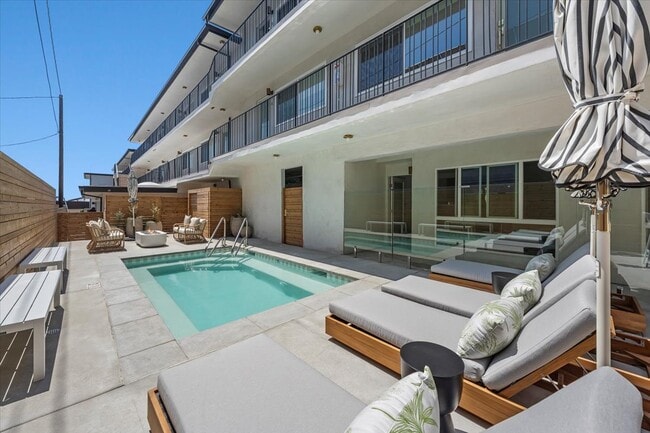 1803 Pacific Coast Hwy in Hermosa Beach, CA - Foto de edificio - Building Photo