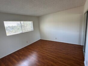 6020 La Prada St in Los Angeles, CA - Foto de edificio - Building Photo